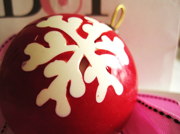 MoMo & Coco's Advent Calendar 2012 - Christmas with Burch & Purchese - the "Popping Christmas Bauble"