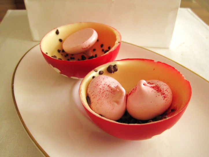 MoMo & Coco's Advent Calendar 2012 - Christmas with Burch & Purchese - inside the "Popping Christmas Bauble"