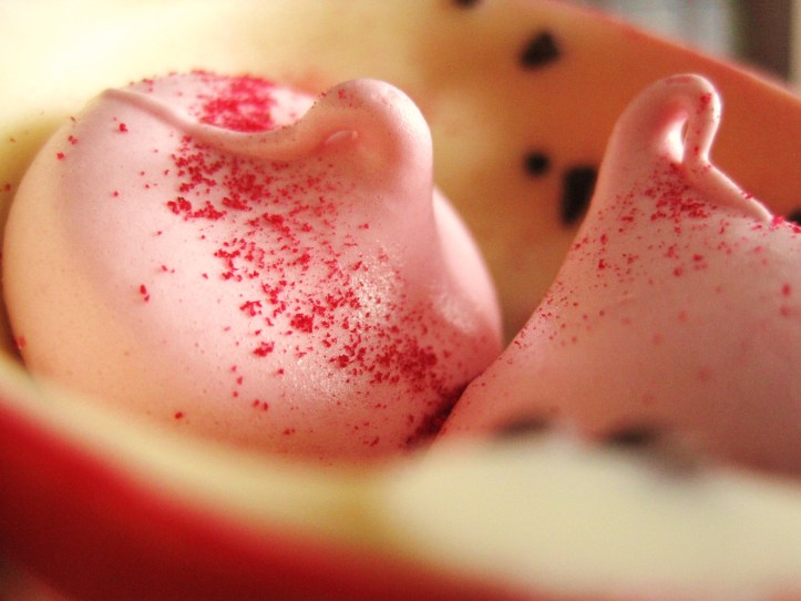 MoMo & Coco's Advent Calendar 2012 - Christmas with Burch & Purchese - close-up of the "Popping Christmas Bauble"