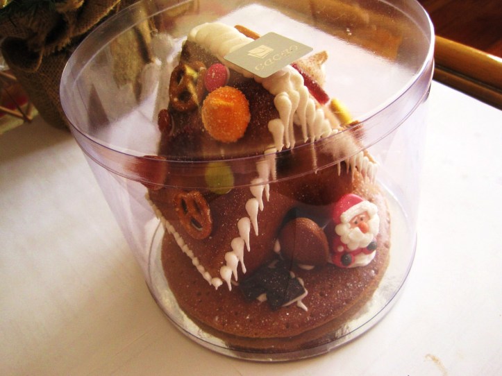 MoMo & Coco's Advent Calendar 2012 - Christmas with Cacao - the bejewelled "Gingerbread House"