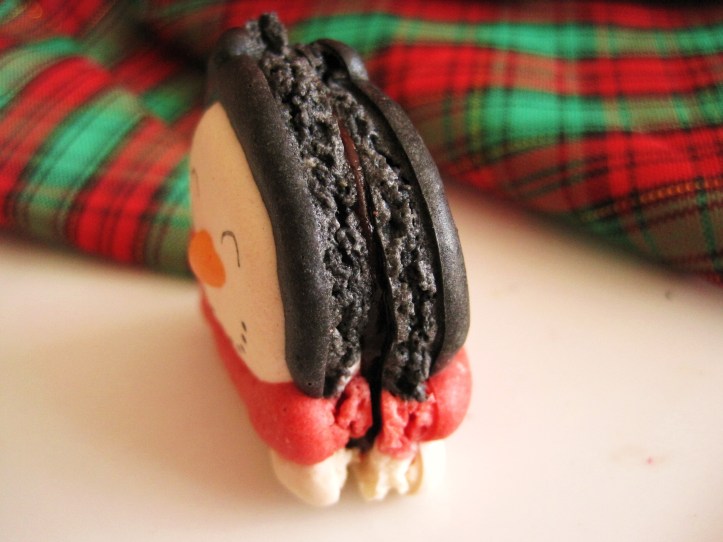 MoMo & Coco’s Advent Calendar 2012 – Christmas with LuxBite - inner cross-section of Crumb's "Snowman macaron"