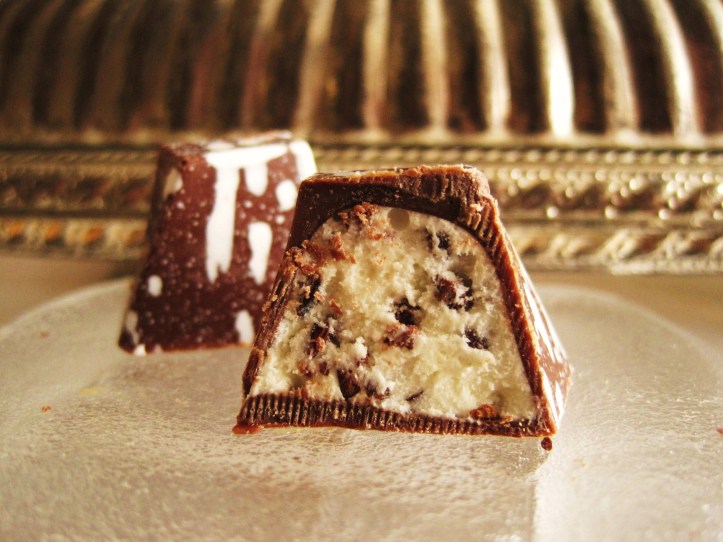 Cioccolato Lombardo - cross-section of the "Praline Straccialatte"