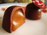 Cioccolato Lombardo - the "Bee Box" - cross-section of the "Salted Caramel"