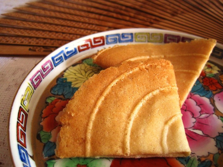 MoMo & Coco's Guide to Chinese New Year Desserts - the "Kuih Kapit"